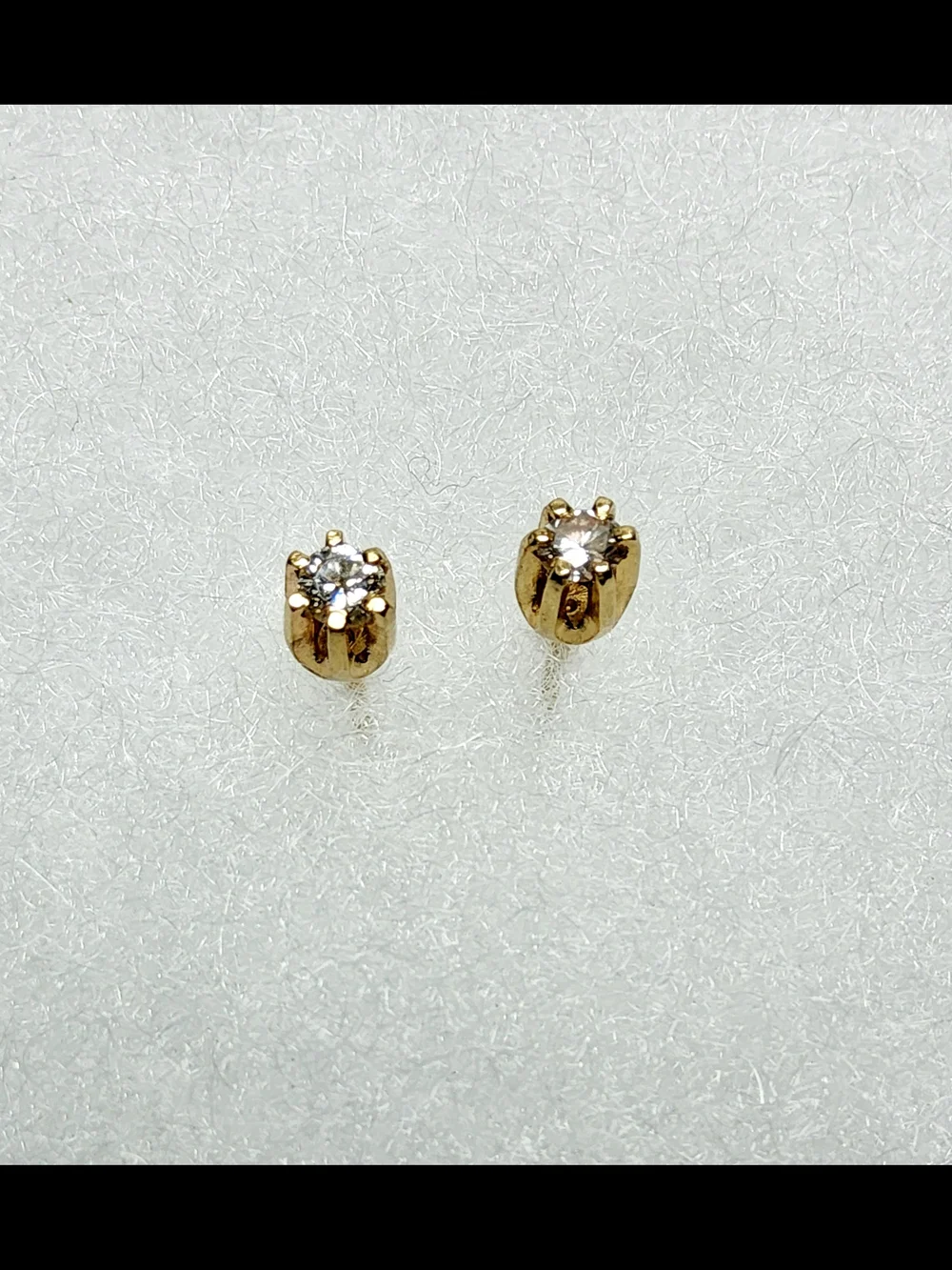 Vintage 10K Yellow Gold 6-prong Round Cut Diamond Stud Earrings - Picture 4 of 4